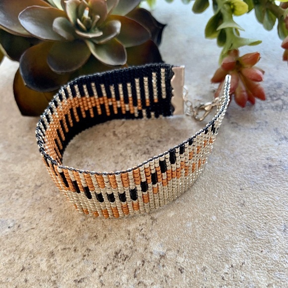 Loomed Bracelet, Gold Silver Black Bracelet, Dressy Bracelet for evening wear - Picture 4 of 4